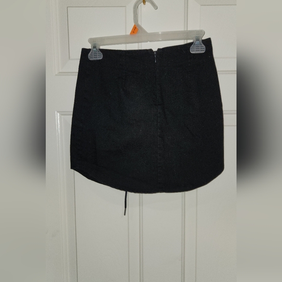 FOREVER 21 MINI SKIRT !! - Picture 3 of 3